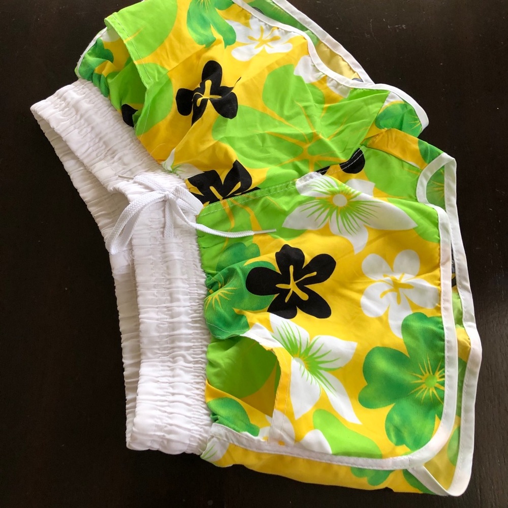 New Italian Girl’s Dri-Fit Athletic Floral Shorts - Picture 8 of 16